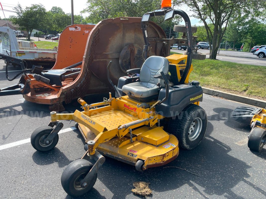 Hustler VX4 Zero-Turn Mower, 60in deck