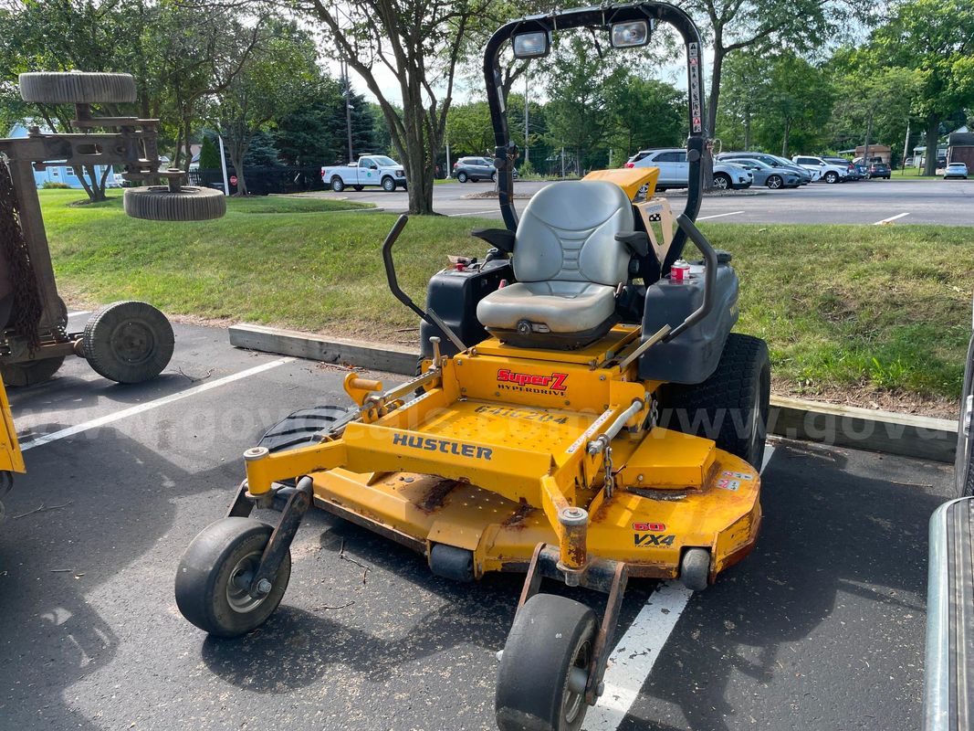 Hustler VX4 Zero-Turn Mower, 60in deck