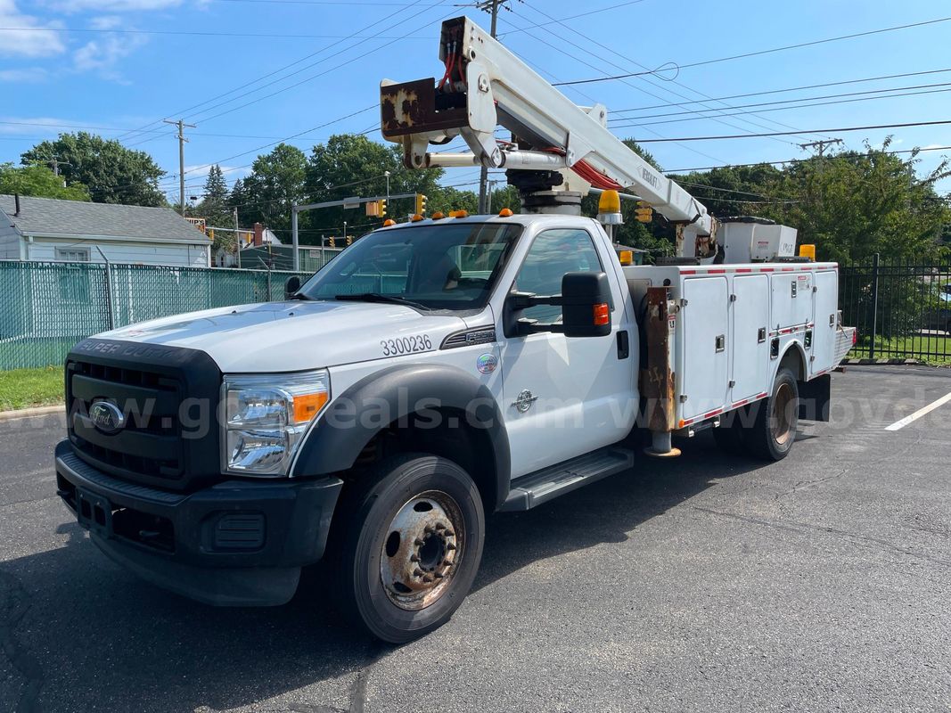 2012 Ford F-550 Reg Cab DRW 2WD Versalift Bucket Truck