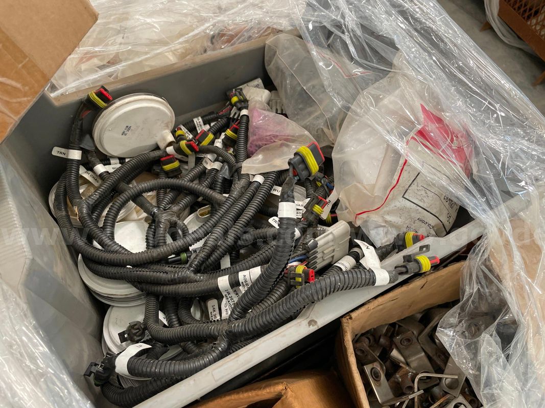 Pallet of International and Freightliner Parts. (Fittings, Wire Connector,. Etc.)