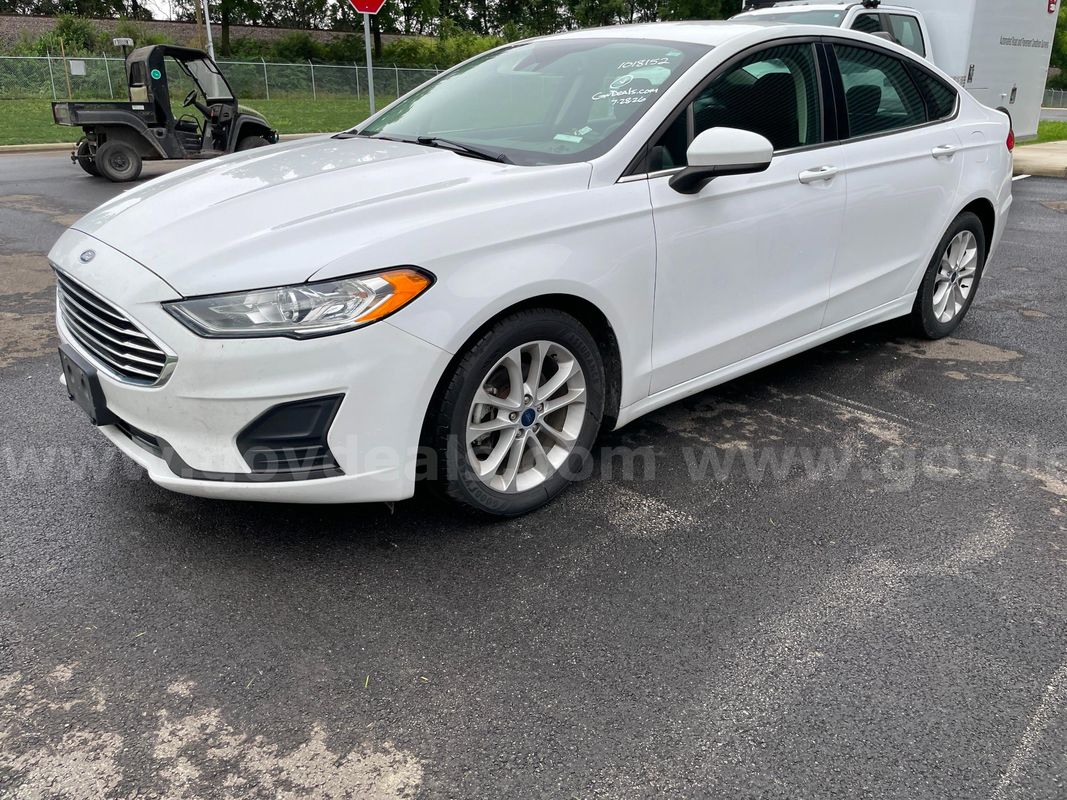 2020 Ford Fusion SE SEDAN 4-DR with 2.5L L4