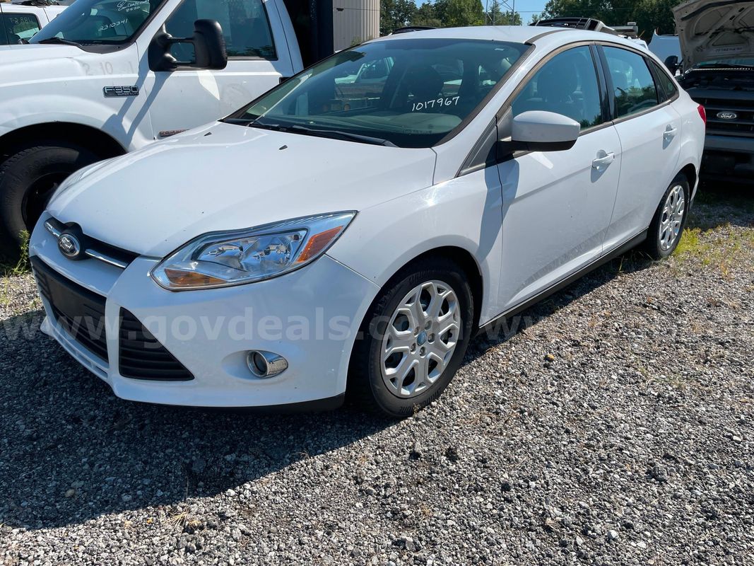 2012 Ford Focus SE Sedan SEDAN 4-DR with 2.0L L4