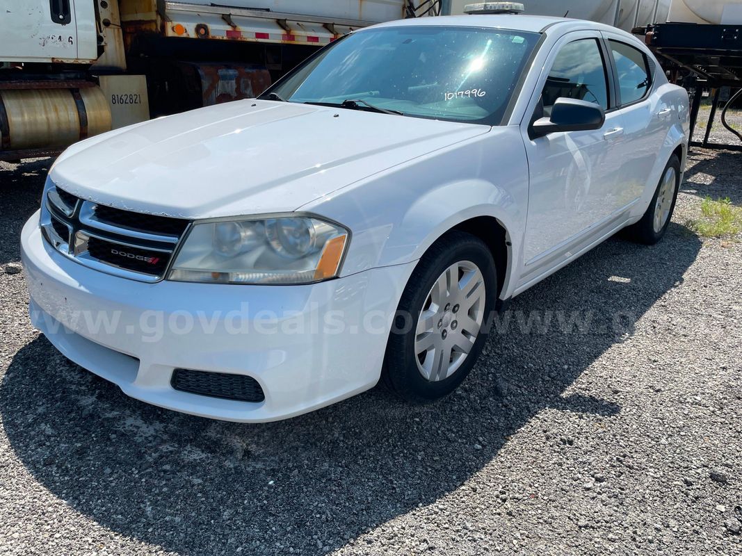 2012 Dodge Avenger SEDAN 4-DR with 2.4L L4