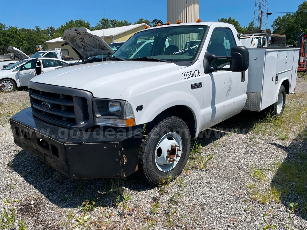 2004 Ford F-350 SD XL 2WD DRW REG CAB Utility Bed PICKUP 2-DR with 6.8L V10