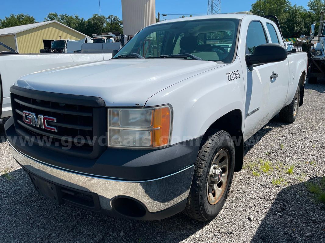 2007 GMC Sierra 1500 Ext. Cab 2WD PICKUP 4-DR with 5.3L V8