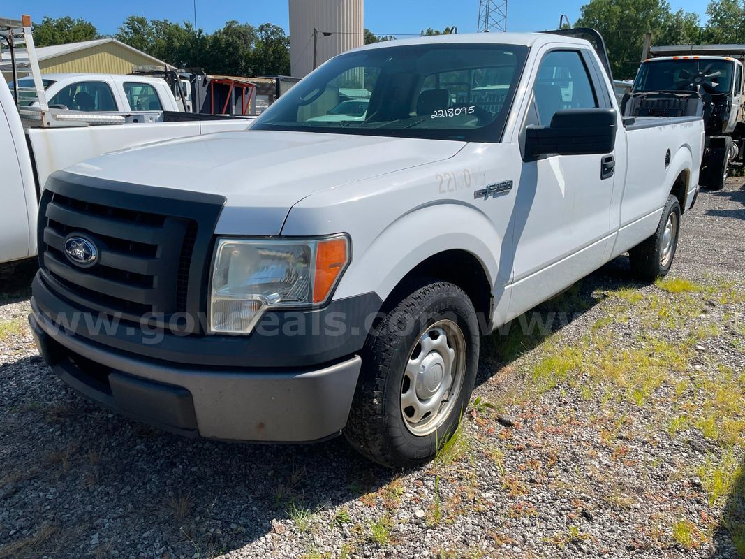 2011 Ford F-150 XL 2WD REG CAB PICKUP 2-DR with 5.0L V8