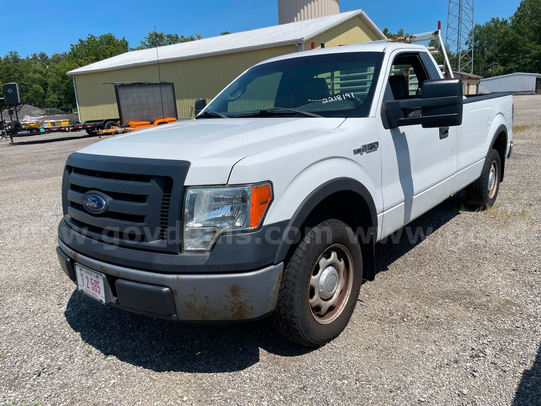 2012 Ford F-150 XL 2WD REG CAB PICKUP with 5.0L V8