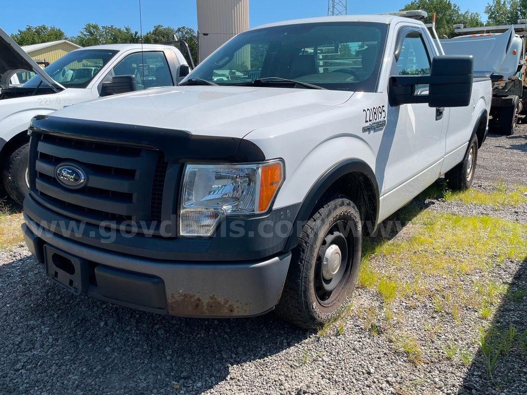 2012 Ford F-150 XL 2WD REG CAB PICKUP 2-DR with 5.0L V8