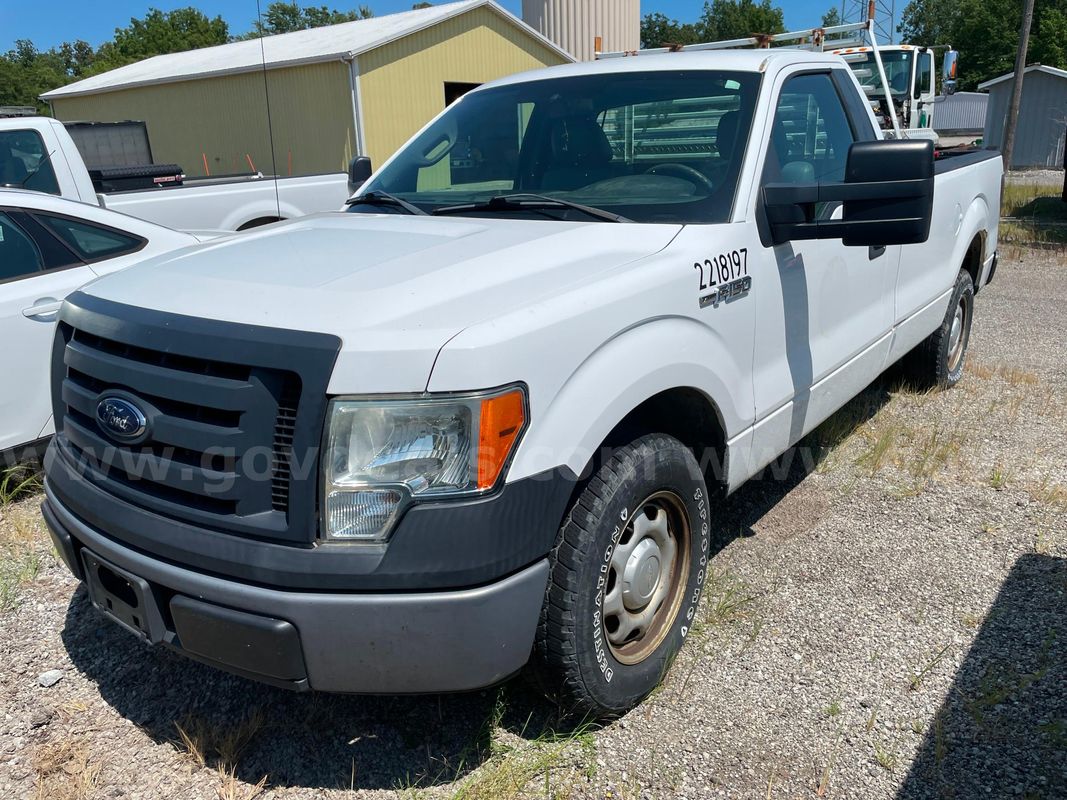 2012 Ford F-150 XL 2WD REG CAB PICKUP 2-DR with 5.0L V8