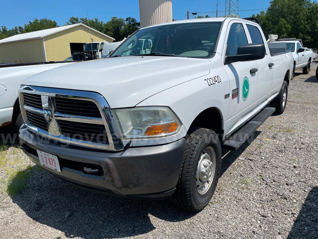 2011 RAM 2500 4WD CREW CAB PICKUP 4-DR with 5.7L V8