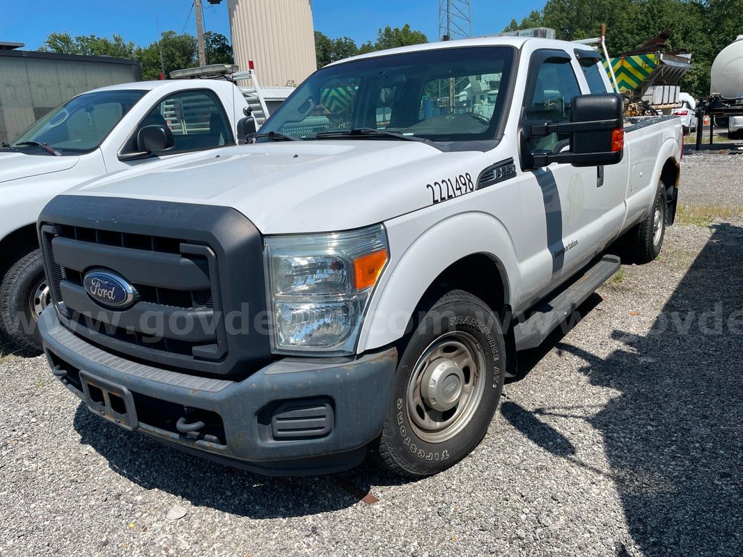 2015 Ford F-250 SD XL 2WD EXT CAB PICKUP 4-DR with 6.2L V8