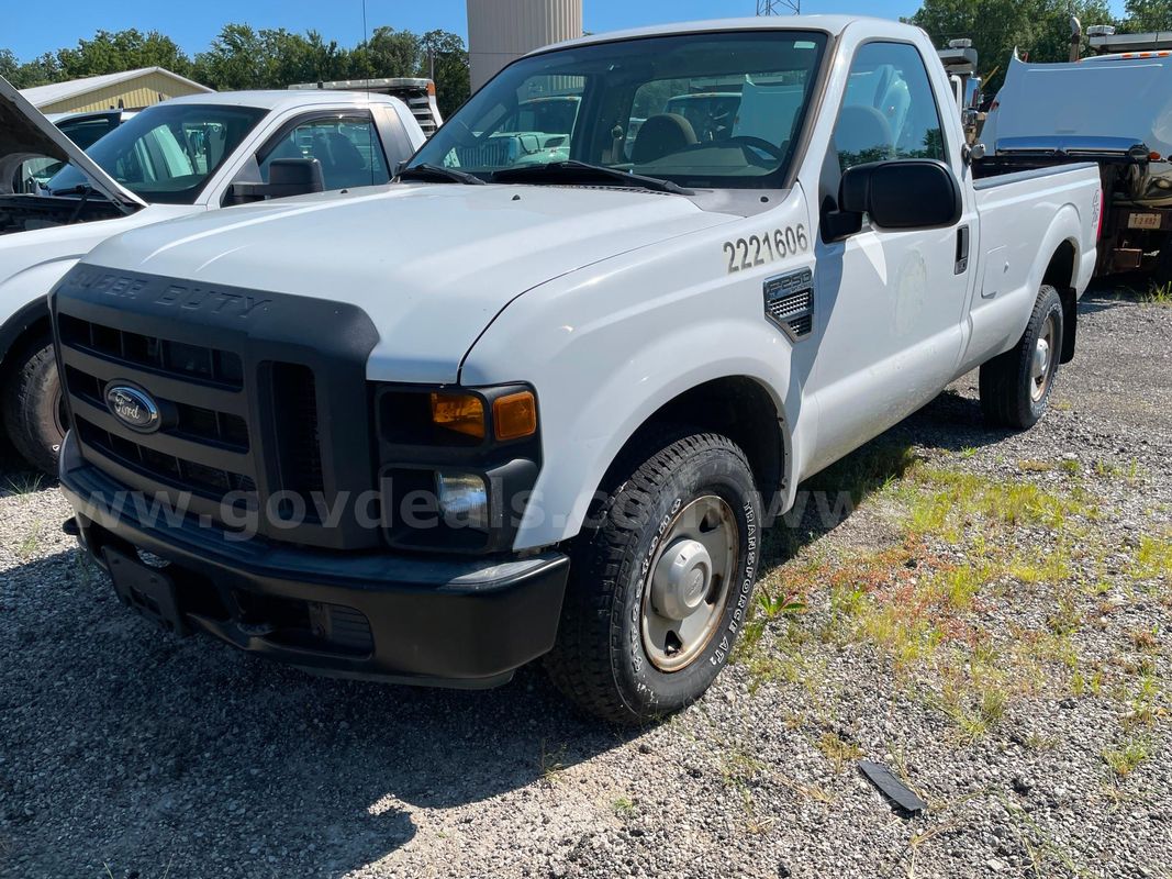 2008 Ford F-250 SD XL 2WD REG CAB PICKUP 2-DR with 5.4L V8