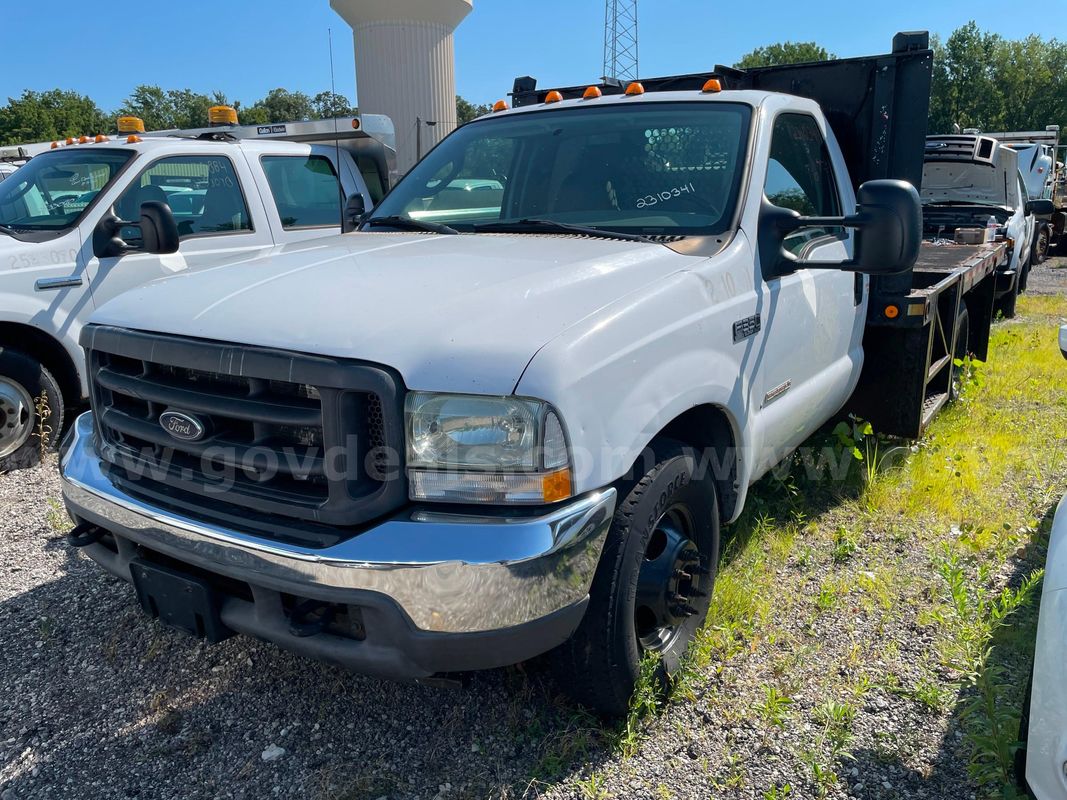 2003 Ford F-350 SD XL 2WD DRW Flatbed Body with 6.0L V8 TURBO DIESEL