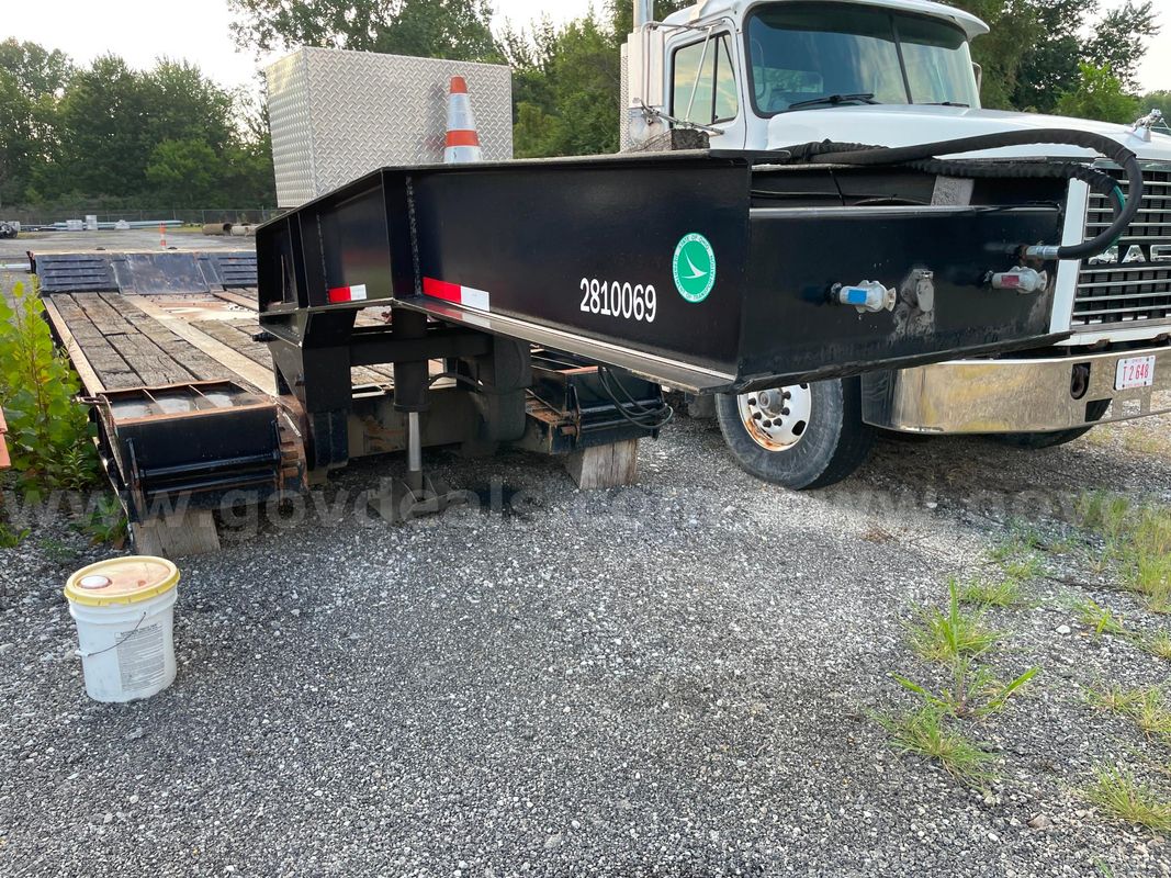 1997 LDLUGGER Drop-Deck/Lowboy Equipment Trailer, Model LB35R