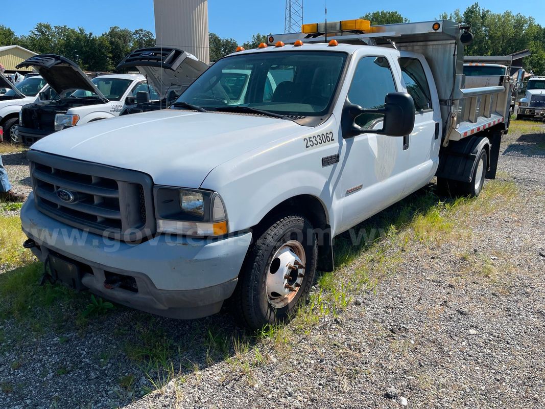2004 Ford F-350 SD XL Crew Cab 2WD DRW Dump Truck with 6.0L V8 OHV 32V TURBO DIESEL