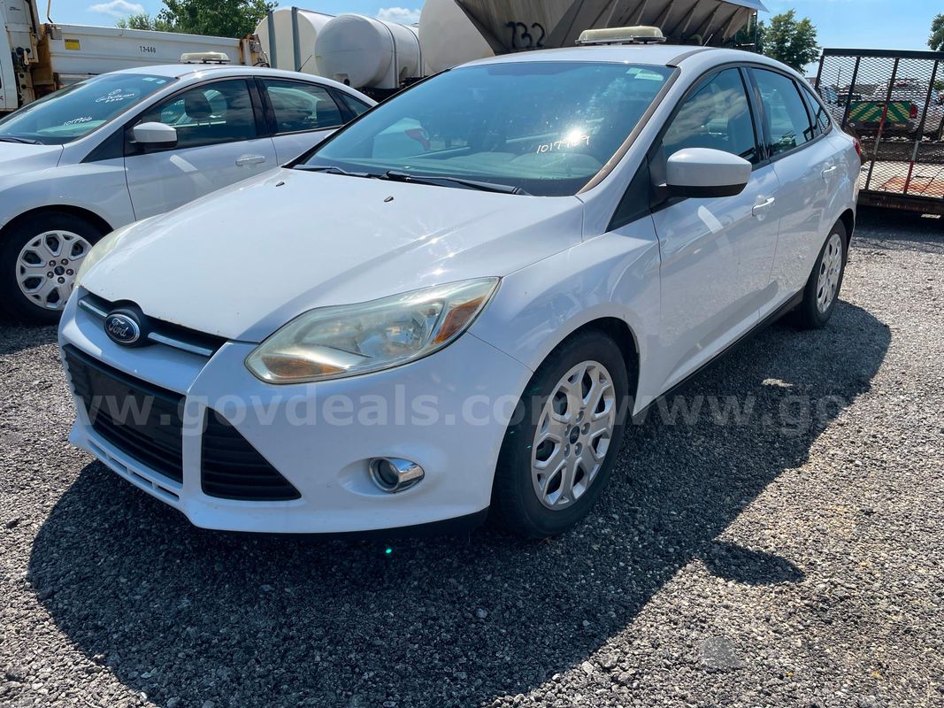 2012 Ford Focus SE Sedan SEDAN 4-DR with 2.0L L4