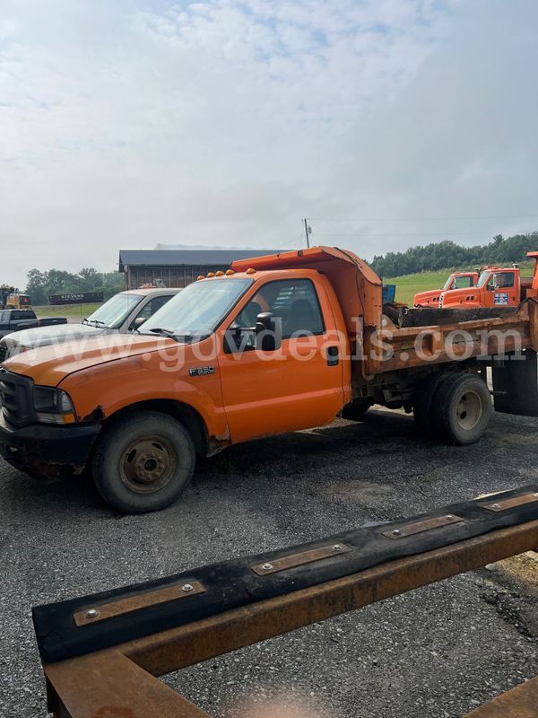 2004 Ford F-350 SD XL 2WD DRW