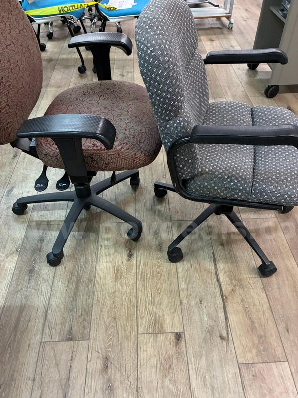 Chairs, wheeled, lot of 2