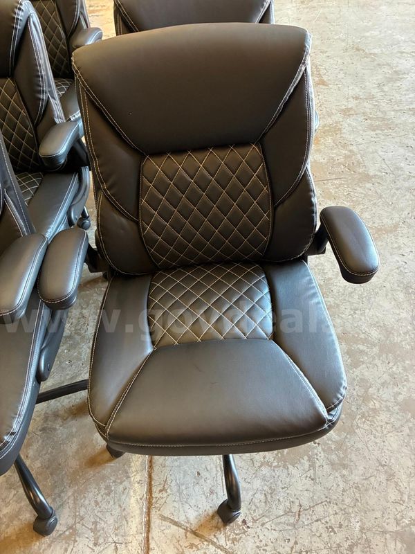Chairs, wheeled, lot of 3