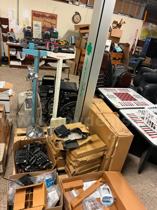Lot of Miscellaneous Lab & Medical Equipment & Supplies- UNTESTED