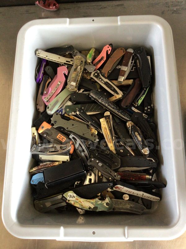 Knives, approximately 30lbs
