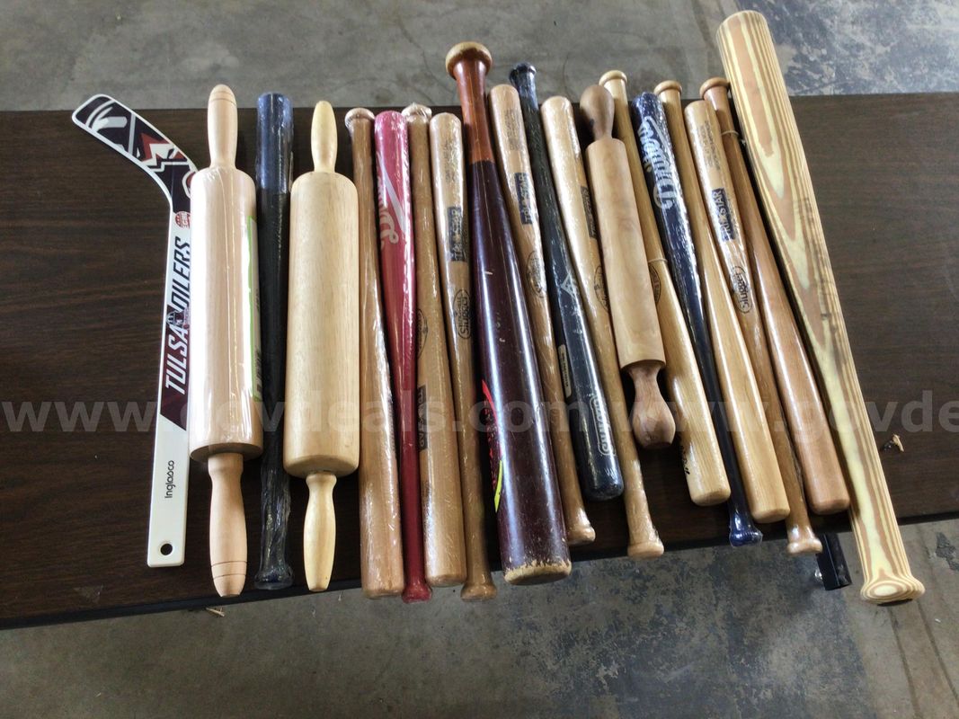 Souvenir bats and rolling pins, lot of approximately 19