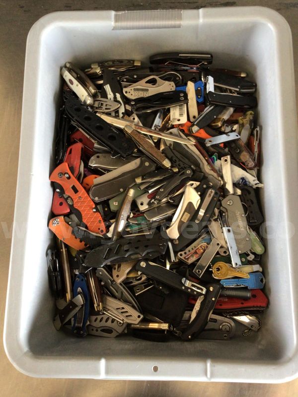 Knives, approximately 30lbs