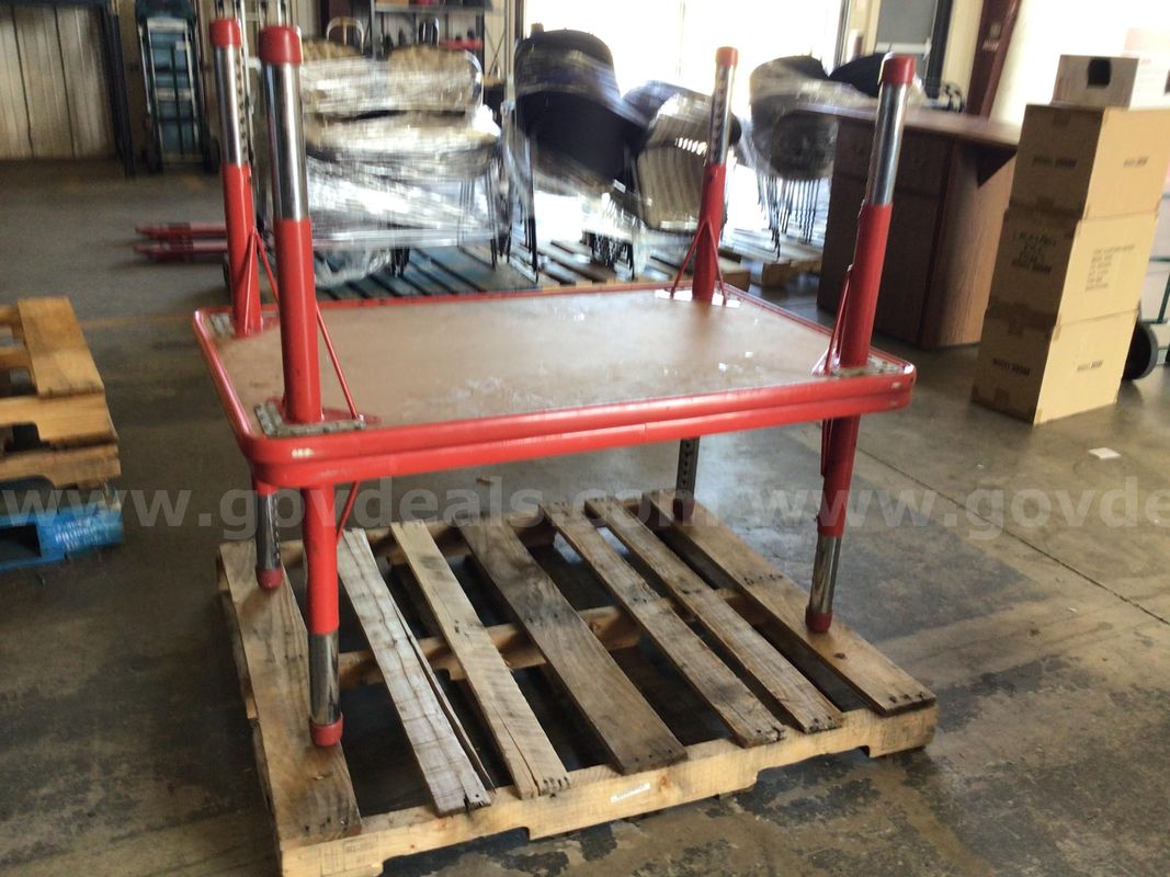 Tables, lot of 2