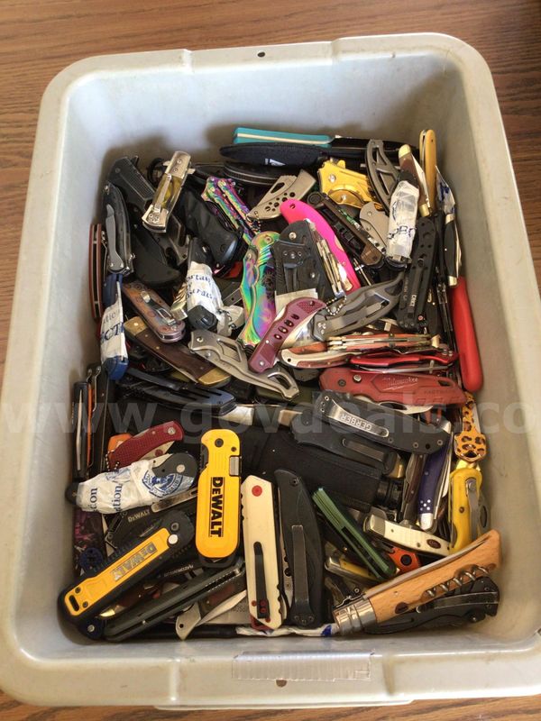 Knives, approximately 30lbs