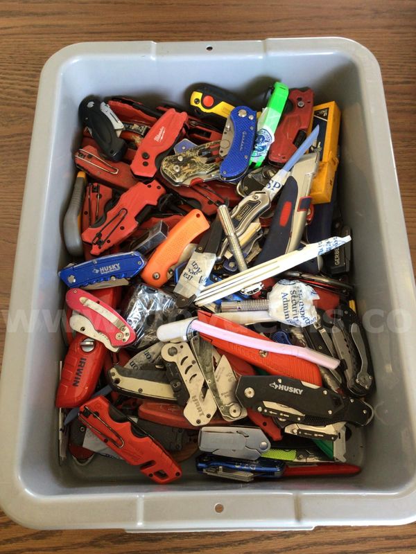 Knives, utility/box-cutters, approximately 30lbs