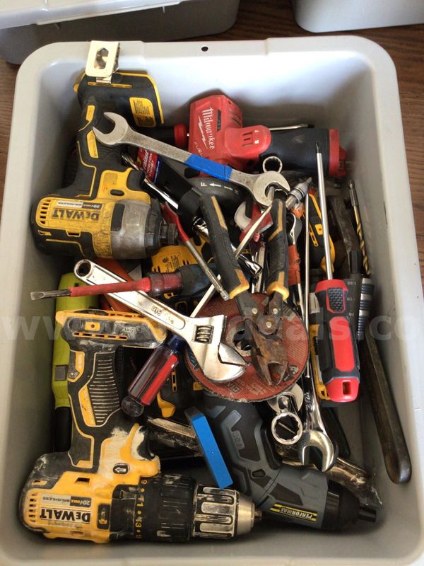 Hand Tools, approximately 30lbs - UNTESTED