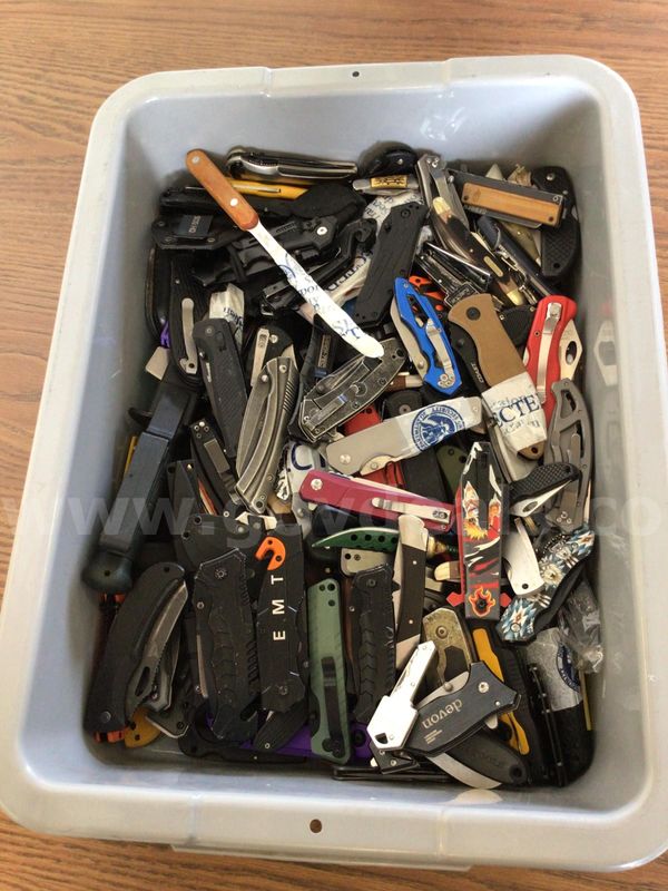 Knives, approximately 30lbs