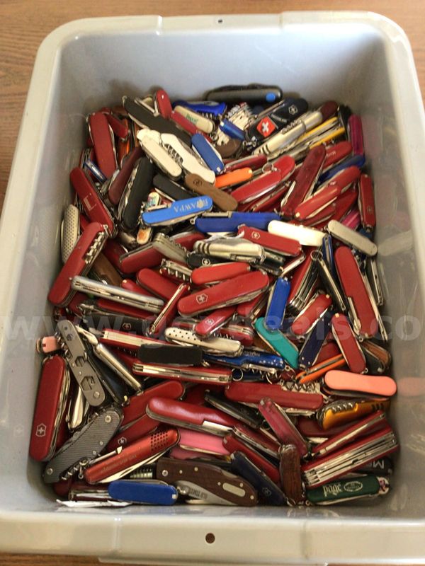 Knives, swiss-army style, approximately 30lbs