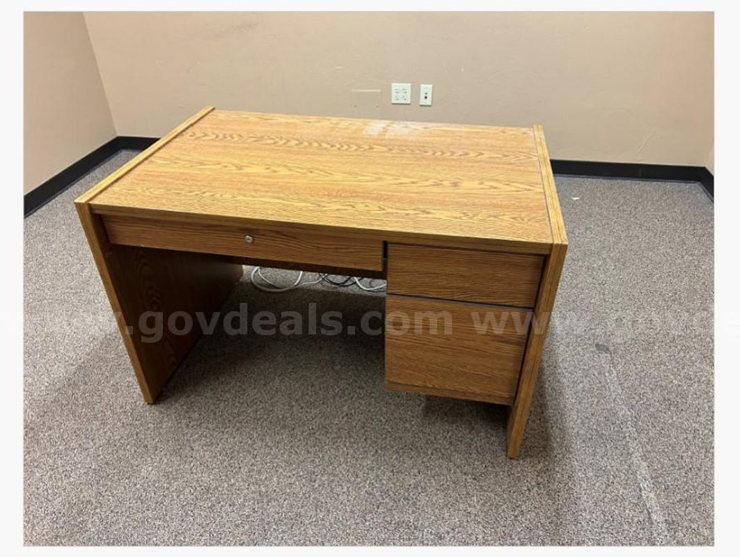 Desk - Wood Look - 3 Drawers