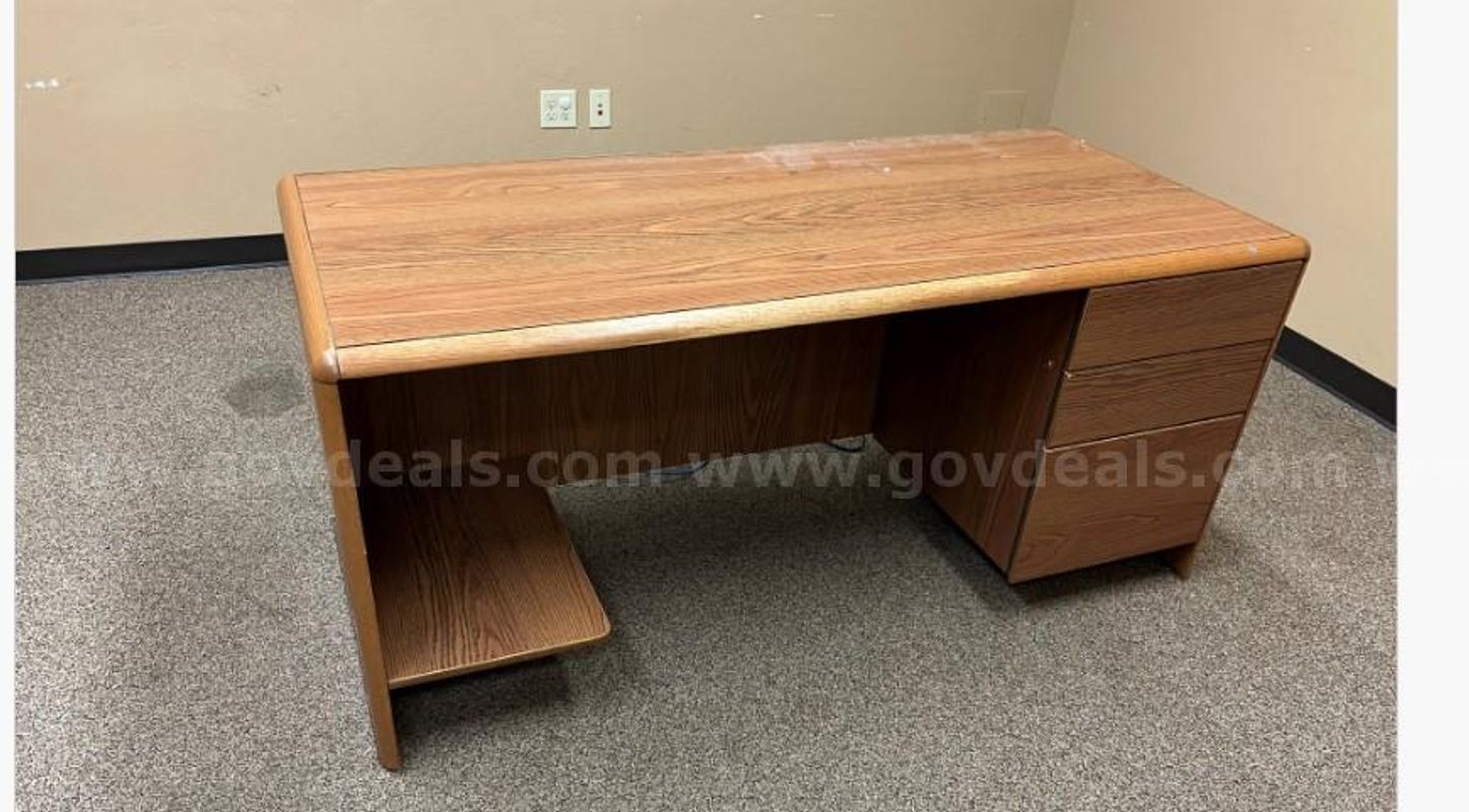 Desk - Wood Look - 3 Drawers