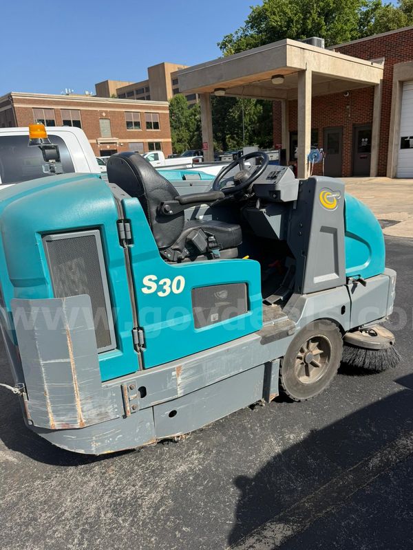 Street Sweeper - Drivable - Tennant S30