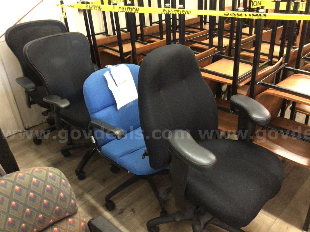 Chairs, wheeled, lot of 4