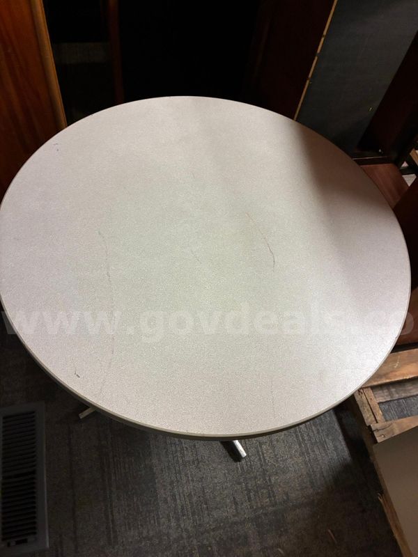 Table - Metal base w/Laminate top