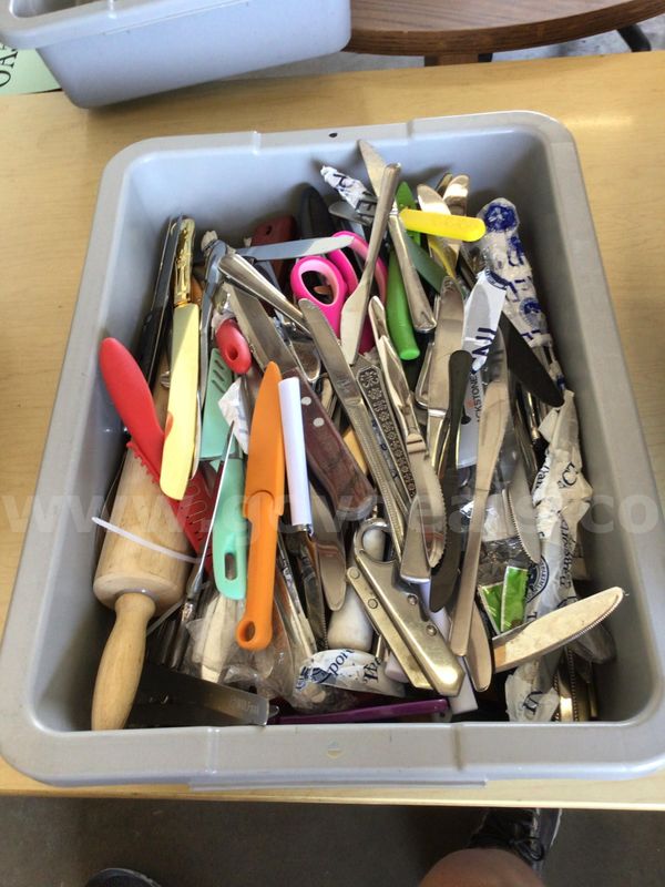 Scissors and kitchen items, approximately 30lbs - UNTESTED