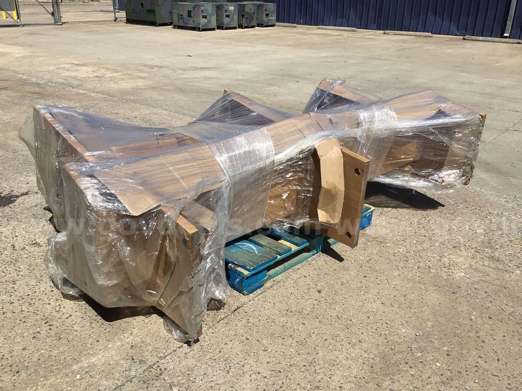 Benches/pews, lot of 2