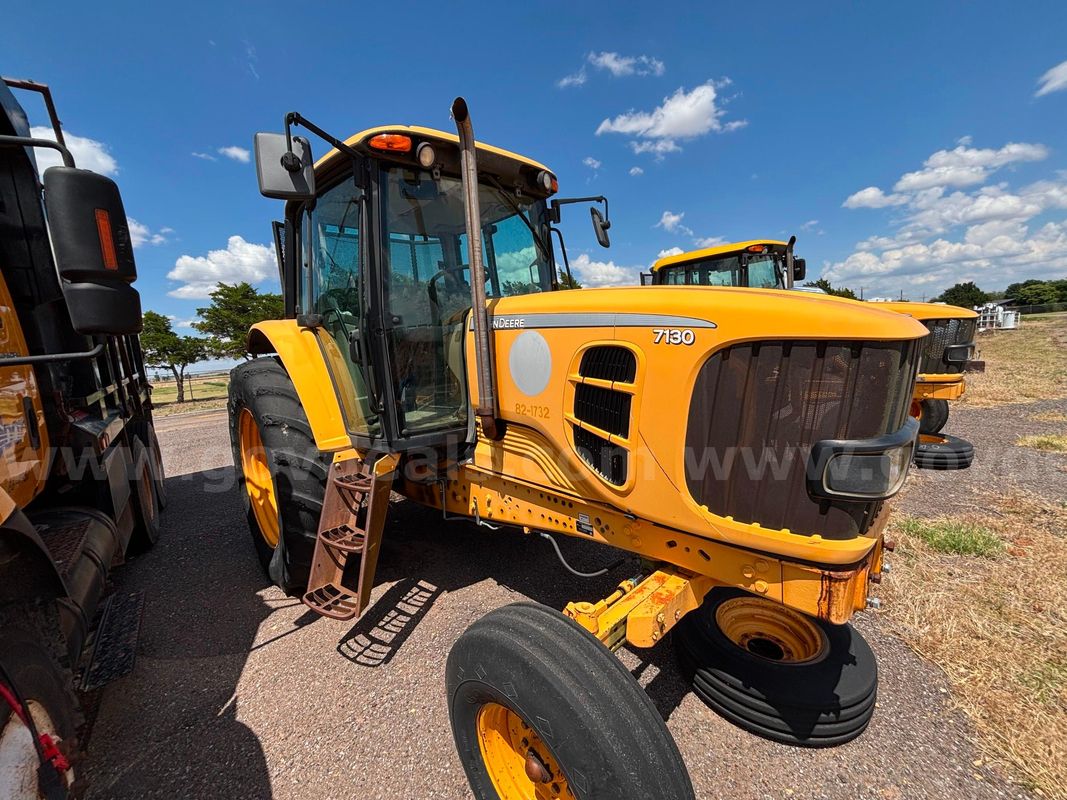 John Deere 7130 Tractor