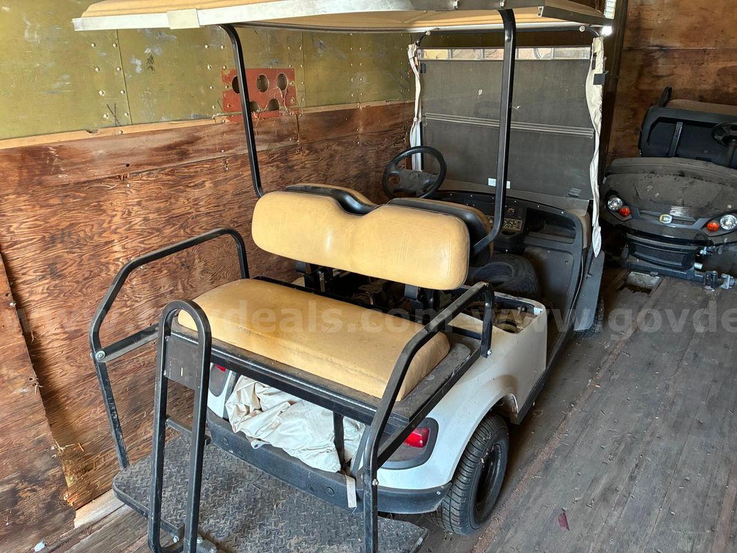 Golf Cart - Cushman Hauler 800X - DOES NOT RUN