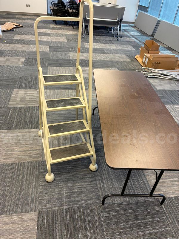 Lot of 1 Table & 1 4ft Step Ladder