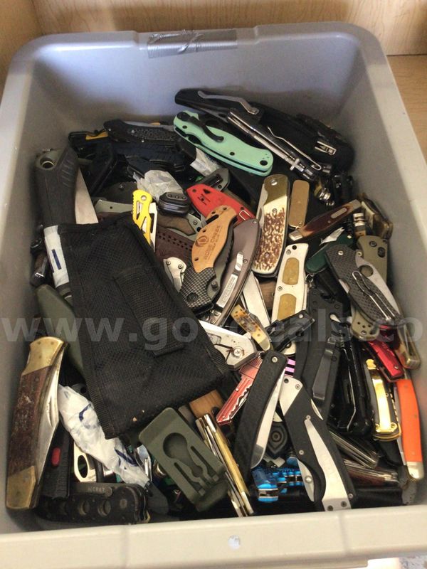 Knives, approximately 30lbs