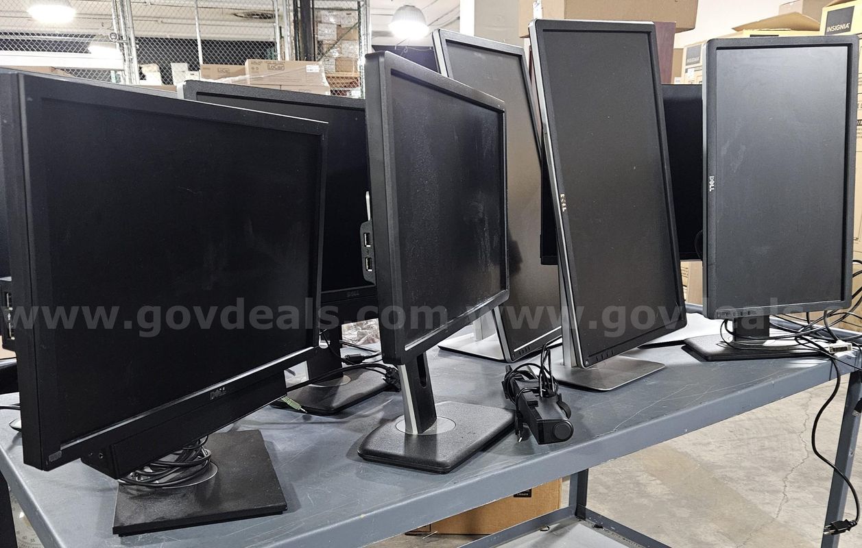 Lot of Dell Monitors