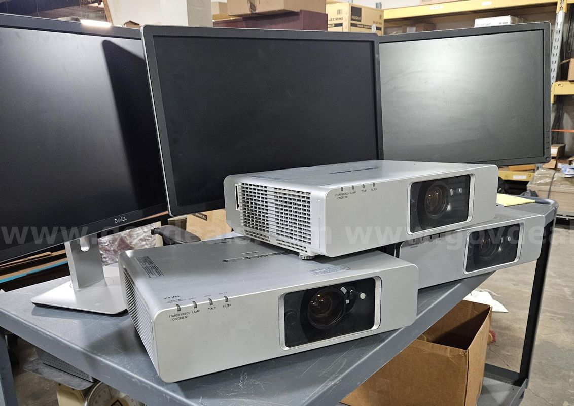 Combo Projector/Monitor Lot