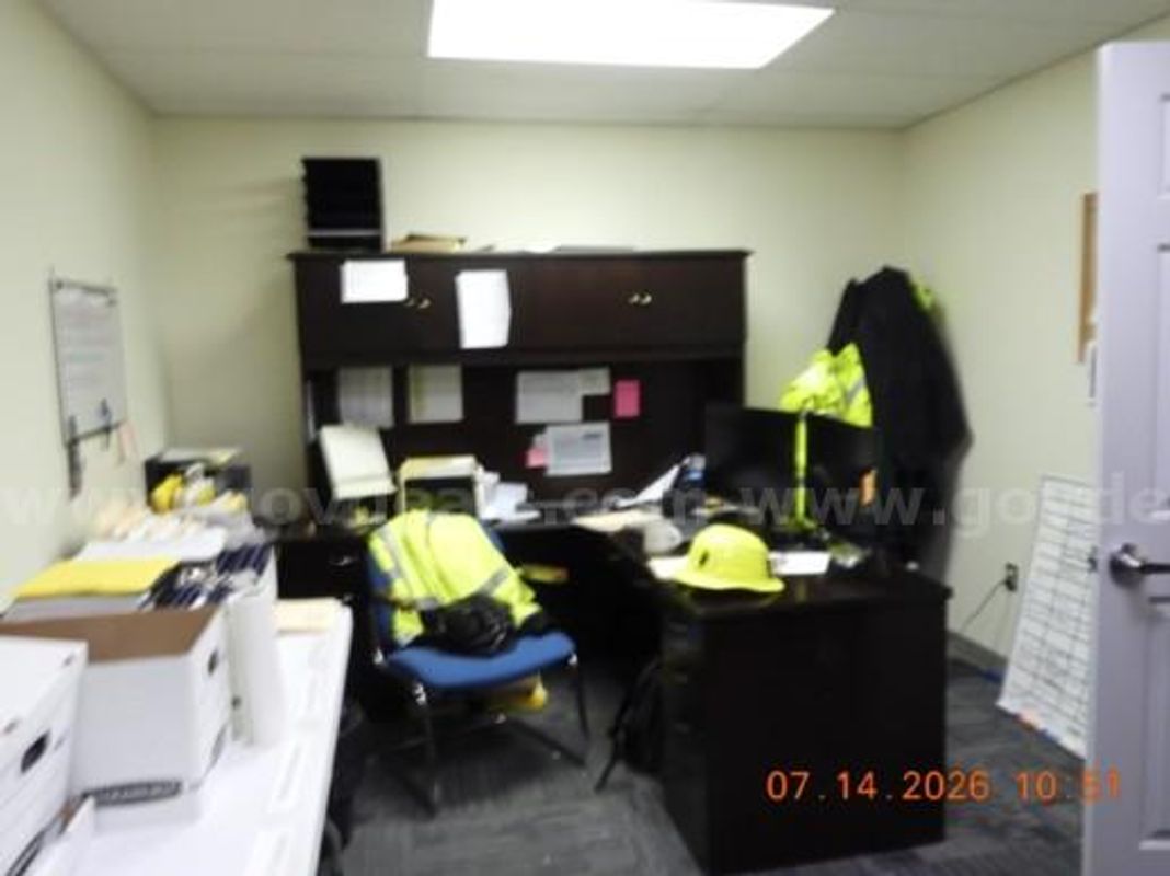 L Shaped Desk w/ Hutch