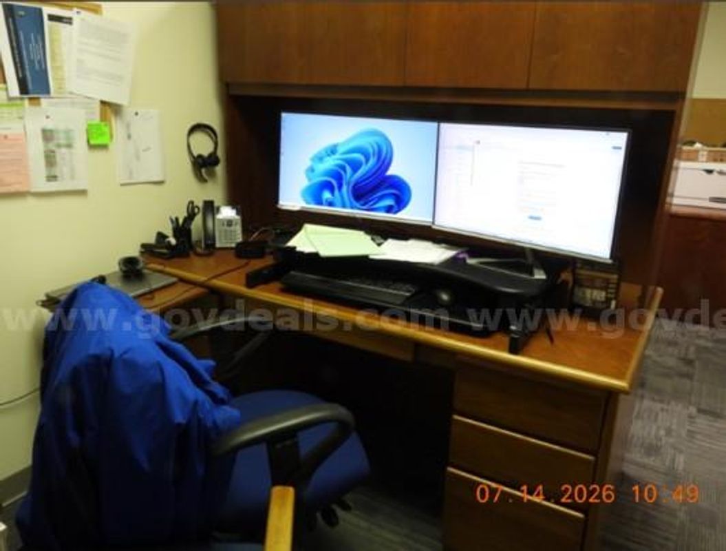 Desk w/ Hutch