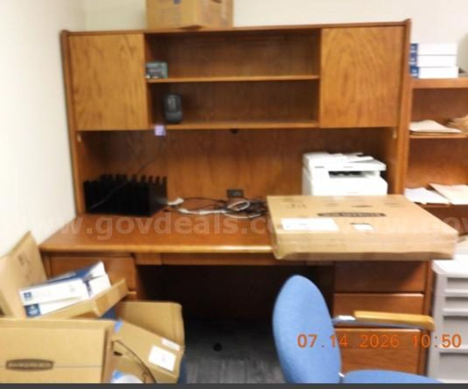 Desk w/ Hutch