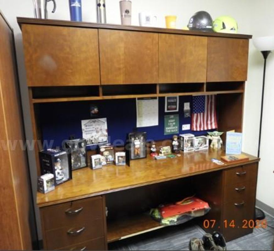Desk w/ Hutch